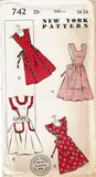 New York 742: 1940s Rare Uncut Misses Apron Set Size 34 B Vintage Sewing Pattern